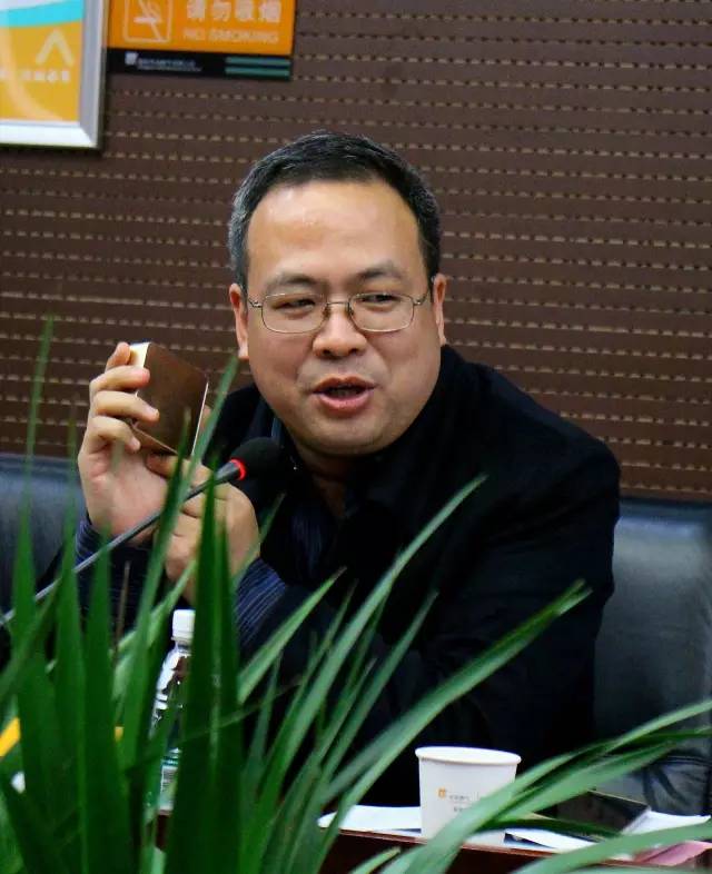 看看上面這位，就是我們1066最紅的男人——付總。