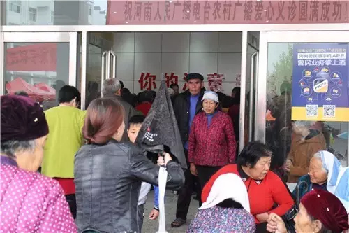 現(xiàn)場(chǎng)真是的人山人海，只能用太火爆三個(gè)字形容了！