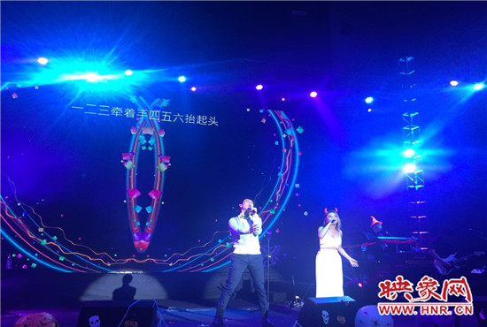 丁當(dāng)現(xiàn)場(chǎng)分享了她的代表曲目，《猜不透》全場(chǎng)大合唱，歌手嚴(yán)爵充分展現(xiàn)創(chuàng)作型歌手的特點(diǎn)。