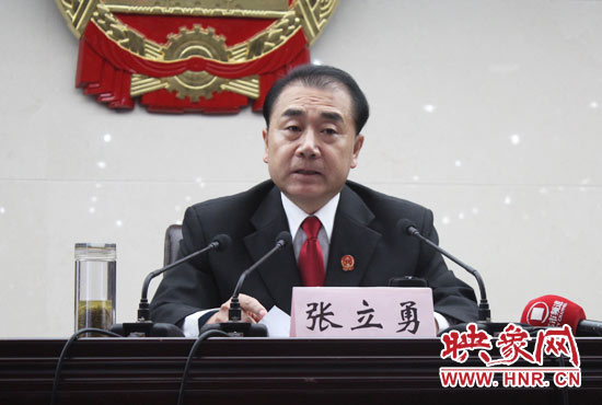 省高院院長(zhǎng)張立勇說，全省法院一定要堅(jiān)定為農(nóng)民工討薪的立場(chǎng)不動(dòng)搖
