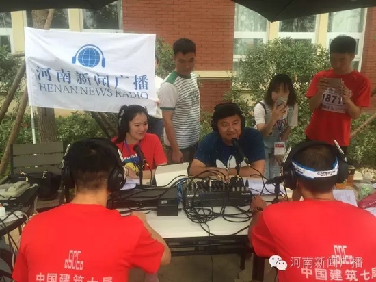 直播間被圍觀群眾包圍啦，是不是沒有看過我們的直播？