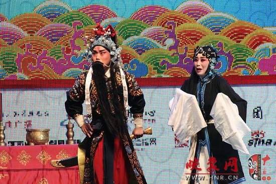 張派傳人方素珍（左）、馬瑞（右）演唱折子戲《韓琪殺廟》一折