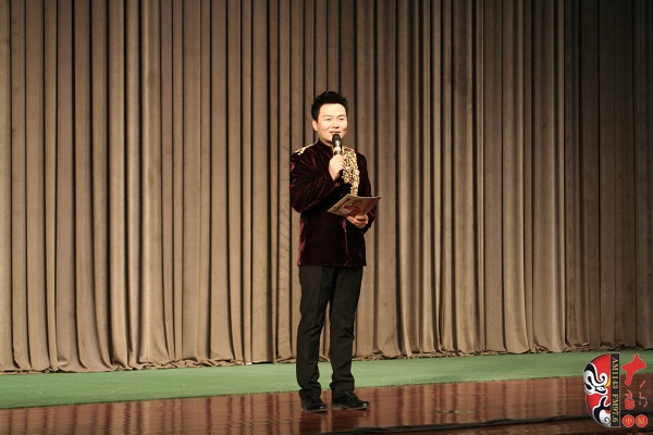 主持人：著名戲曲節(jié)目主持人、河南電臺戲曲廣播“當(dāng)家小生”月陽