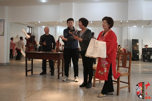 著名戲曲節(jié)目主持人、河南電臺(tái)戲曲廣播當(dāng)家小生月陽(yáng)錄制現(xiàn)場(chǎng)花絮
