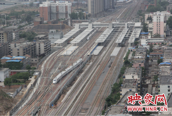 本次運(yùn)行試驗(yàn)由2列CRH2A型動(dòng)車組擔(dān)當(dāng)，計(jì)劃試驗(yàn)速度為每小時(shí)200公里。