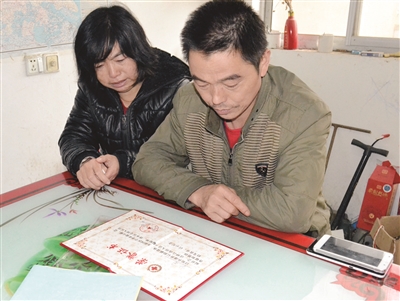 如今，劉圓父母想念女兒時只能看著榮譽證書發(fā)呆