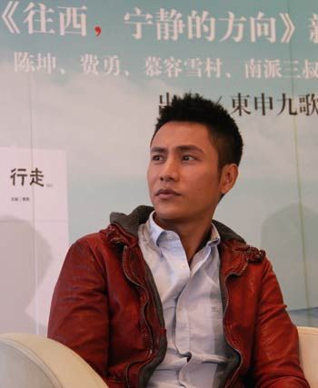 陳坤在新書(shū)《往西，寧?kù)o的方向》發(fā)布會(huì)現(xiàn)場(chǎng)