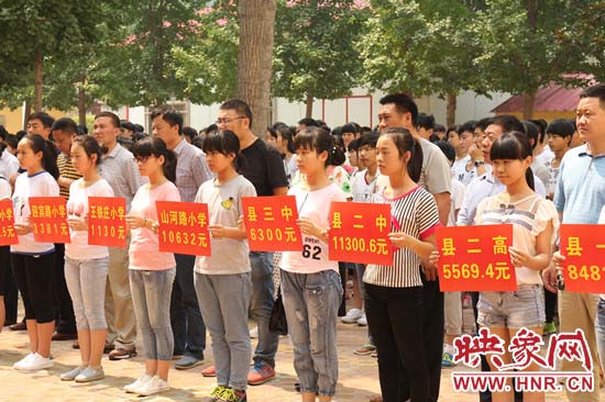 經(jīng)過(guò)一周的廣泛宣傳動(dòng)員，全縣教育系統(tǒng)共捐款174113元。