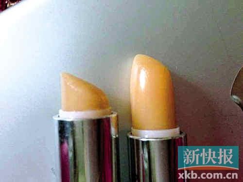 ■蘇小姐將其在專柜和聚美優(yōu)品購買的伊麗莎白雅頓唇膏對比，產品包裝和唇膏顏色明顯不同。