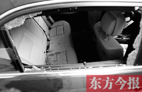前日晚，鄭州市順河路一家屬院，一輛汽車被撬，物品被盜