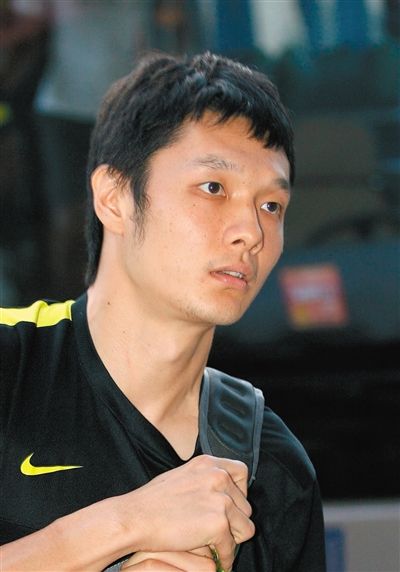 楊智 足球守門(mén)員,現(xiàn)效力于北京國(guó)安隊(duì),為國(guó)家隊(duì)守門(mén)員。