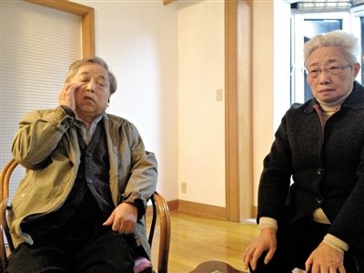 前晚，年過(guò)七旬的劉光嘉及妻子向記者講述強(qiáng)拆經(jīng)過(guò)。