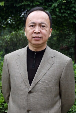 2007年11月5日，十七大黨代表湘西自治州州委書(shū)記童名謙。