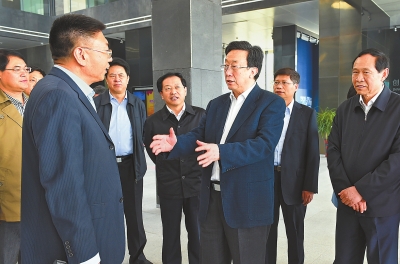 4月9日，省委書記、省人大常委會(huì)主任郭庚茂帶隊(duì)，在洛陽高新技術(shù)產(chǎn)業(yè)集聚區(qū)內(nèi)觀摩考察。