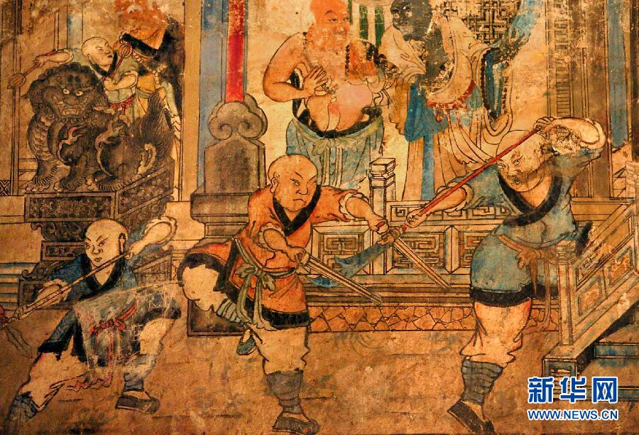少林寺白衣殿內(nèi)的墻上表現(xiàn)少林武僧習(xí)武練拳的壁畫(huà)(局部,2005年9月15日攝)。