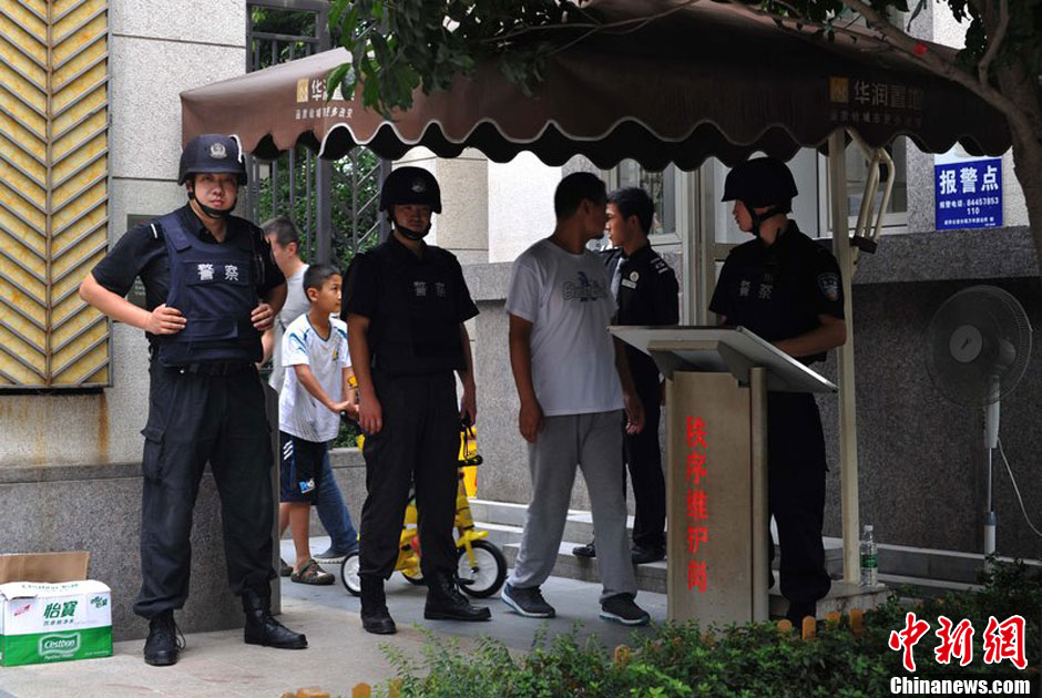 7月31日，成都成華區(qū)二十四城小區(qū)發(fā)生警匪槍?xiě)?zhàn)。