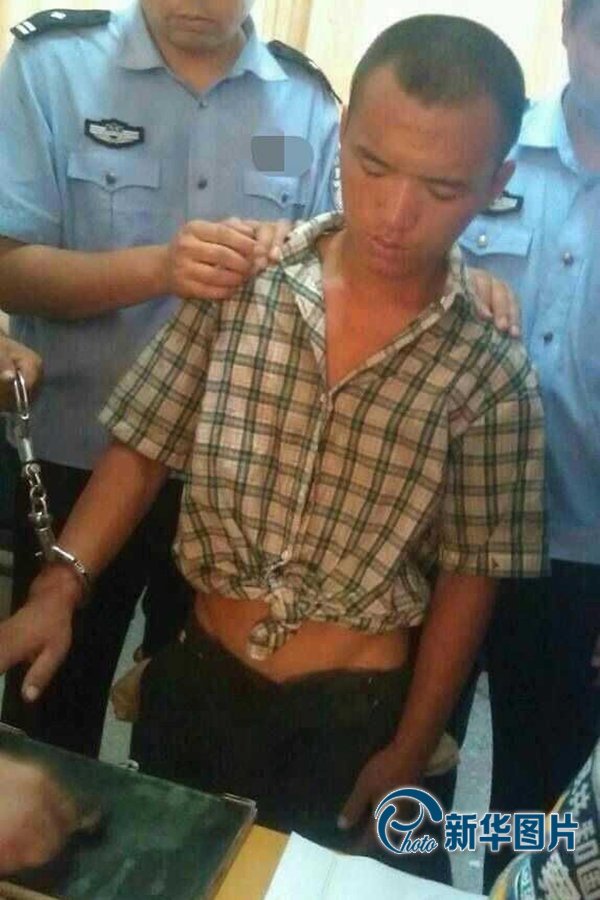 2013年8月20日午間，河南省安陽(yáng)警方將“8.19公交搶劫案”嫌犯24歲的周江波緝拿歸案。圖片來