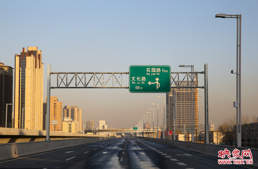 北三環(huán)快速路文化路段標(biāo)識(shí)牌提示，匝道直接可上文化路向北。