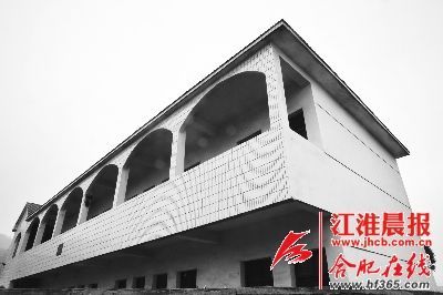 事發(fā)小學(xué)。晨報(bào)記者 高博 攝