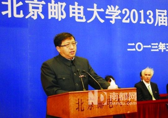 3月25日,方濱興出席北郵2013屆研究生畢業(yè)典禮并講話。資料圖片