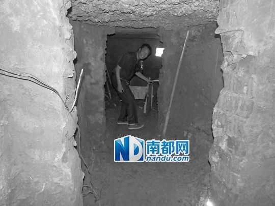 昨日，工人在地宮內(nèi)。CFP圖片