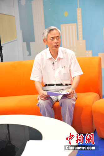 中國(guó)房地產(chǎn)業(yè)協(xié)會(huì)名譽(yù)副會(huì)長(zhǎng)朱中一參加中新網(wǎng)房產(chǎn)頻道視頻訪談。
