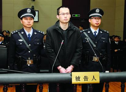 1月8日，被告人林森浩在法庭上?！?新華社