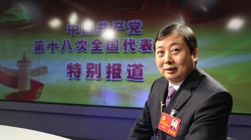 十八大代表，江蘇省江陰市華西村黨委書記、華西集團董事長吳協(xié)恩