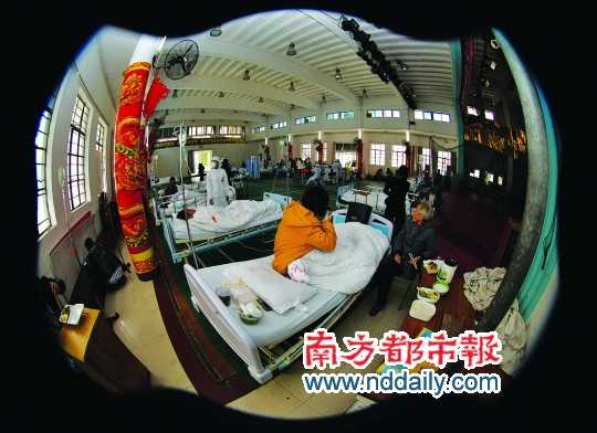 病人被轉移到該院的工會大禮堂。通訊員 符曉亮 攝