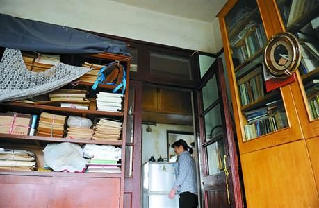 老人生活簡樸，平時有保姆照顧