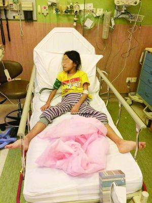 病危的8歲中國(guó)女孩菲比。