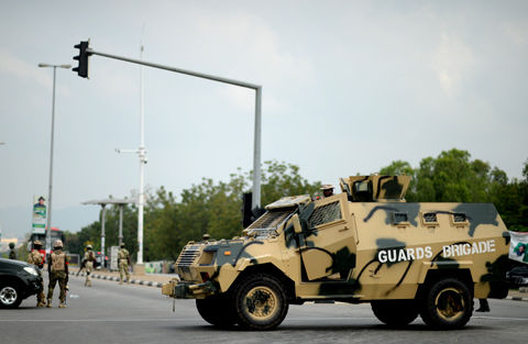 近日，尼軍警加強(qiáng)了對(duì)首都區(qū)的安保。 李涼 攝
