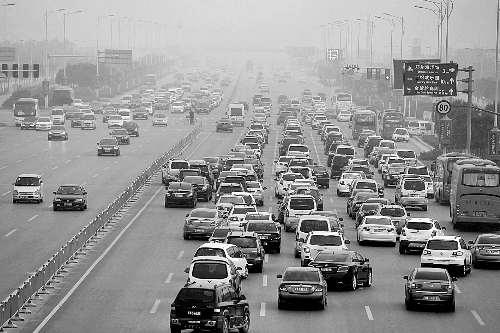 回程車量激增，中州大道車流量大。