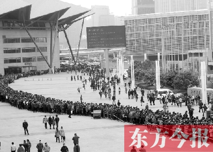 3月2日，在鄭州國際會(huì)展中心，河南省春季人才招聘會(huì)舉行，六萬五千名求職者扎堆求職