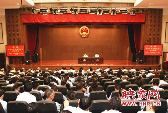 9月3日上午，河南省高級人民法院召開機關(guān)全體黨員干部大會