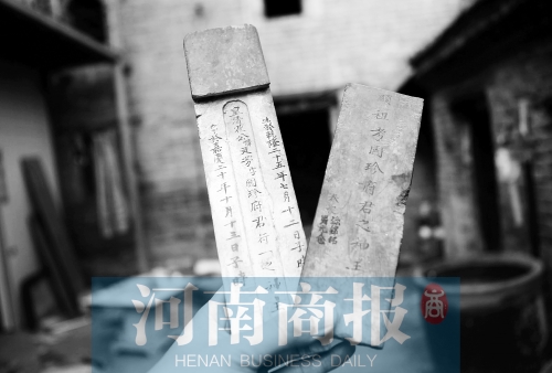 花五松的老宅里，還有祖上留下的牌位