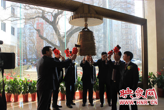 1月7日，在全國股份轉(zhuǎn)讓系統(tǒng)（即新三板），伴隨著開市寶鐘的敲響，山水園林股份有限公司正式登陸新三板。