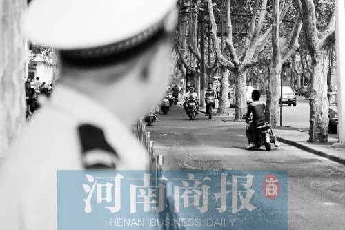 有警察，趕緊掉頭！