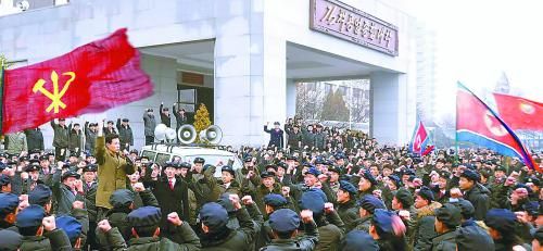 朝鮮11日繼續(xù)展開大規(guī)模批判張成澤運(yùn)動。圖為朝鮮金策工業(yè)大學(xué)的青年學(xué)生宣誓擁護(hù)領(lǐng)袖金正恩。