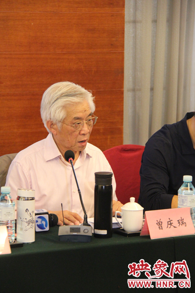 中國(guó)傳媒大學(xué)教授、博士生導(dǎo)師曾慶瑞正在發(fā)言