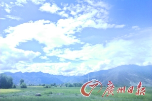 途中的大河煙波浩渺。