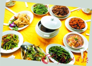 在封開品嘗各地美食,大飽口福。