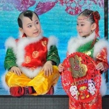 鄧鳴賀(左)在春晚上。