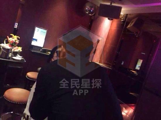 網絡曝光的田源激吻照，田源稱是角度問題