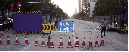 桐柏路西側(cè)，圍擋內(nèi)已經(jīng)不允許汽車通行。