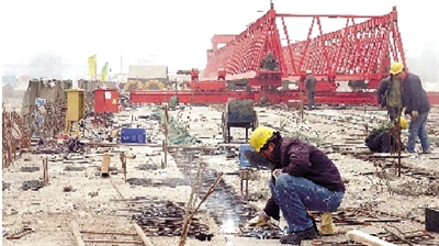 正在建設(shè)的鄭登快速通道跨南四環(huán)大橋。