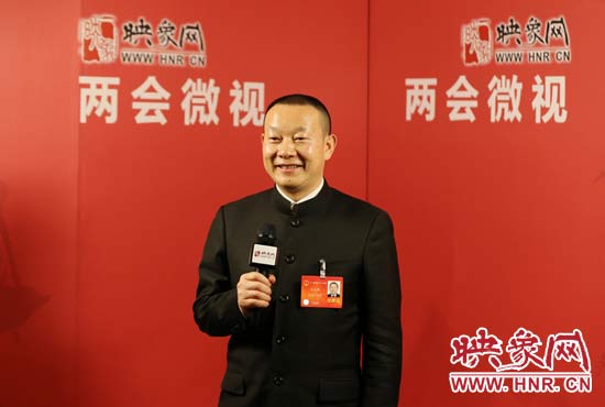 全國(guó)人大代表劉文新接受映象網(wǎng)“兩會(huì)微視”訪談。