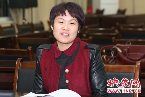 “焦裕祿式好干部”楊艷敏接受采訪。