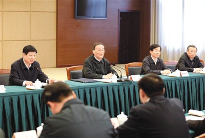 3月25日，王岐山在山東省臨沂市蒙陰縣主持召開蒙陰縣委常委擴(kuò)大會(huì)議。