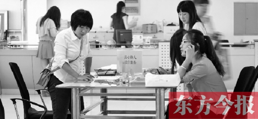　　行政審批“瘦身”，不僅提高了行政效率，節(jié)約了行政資源，而且最大限度地方便了群眾